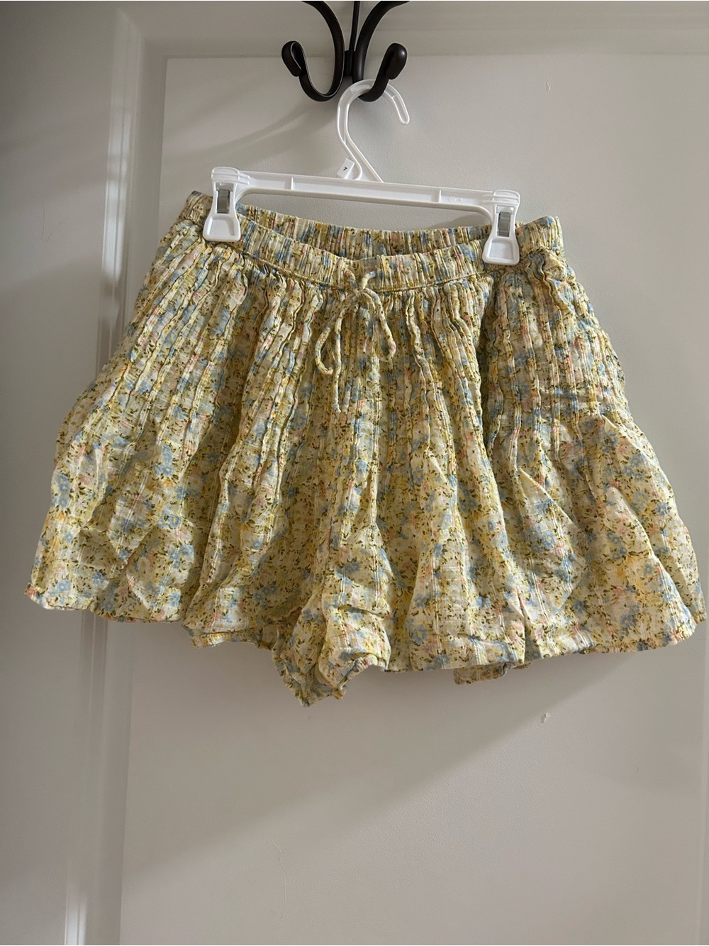 American Eagle Yellow Floral Flowy Shorts